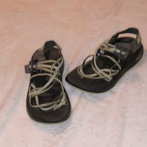 single toed green and blue chacon